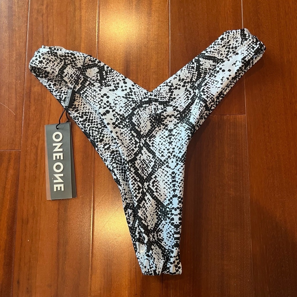 New NWT ONEONE Bikini Bottom Cheeky Gray Black Snake Animal Print Swim Sz Small